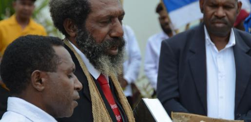 Verslag feestelijke ingebruikname Una Bijbel