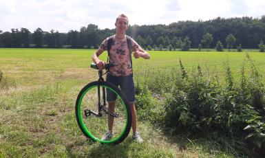 Over Henry en zijn tocht op één wiel